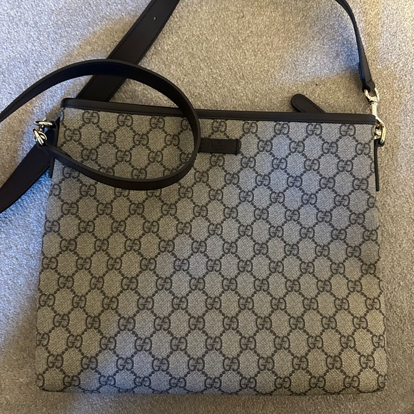 Gucci crossbody bag - Picture 1 of 10
